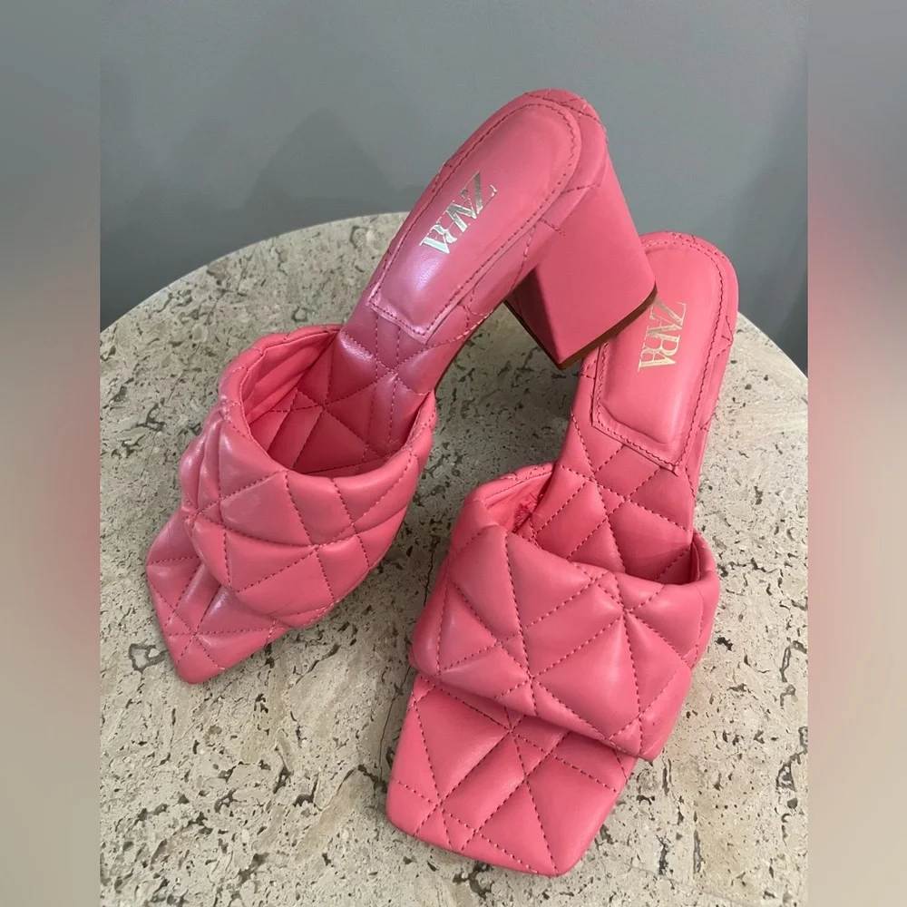 🩷 Zara pink quilted open toe faux leather heeled sandals gently used - Picture 2 of 7